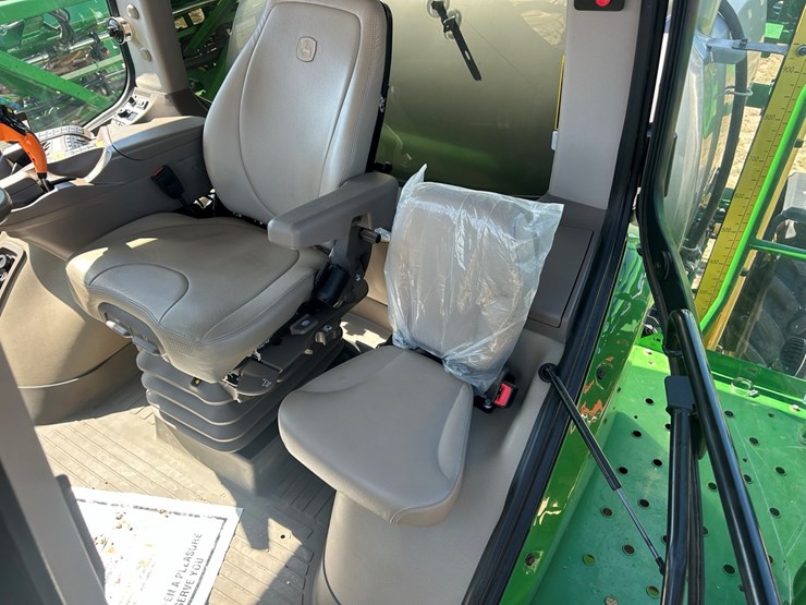 2021-john-deere-r4038-image-45