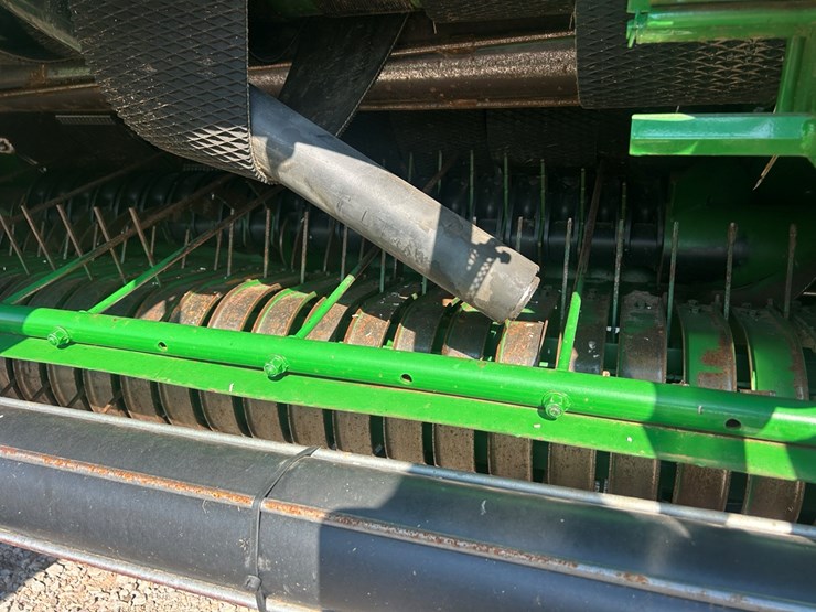 2023-john-deere-560m-image-13