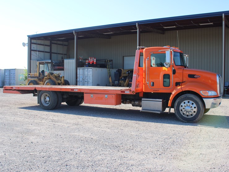 2018-peterbilt-337-image-1