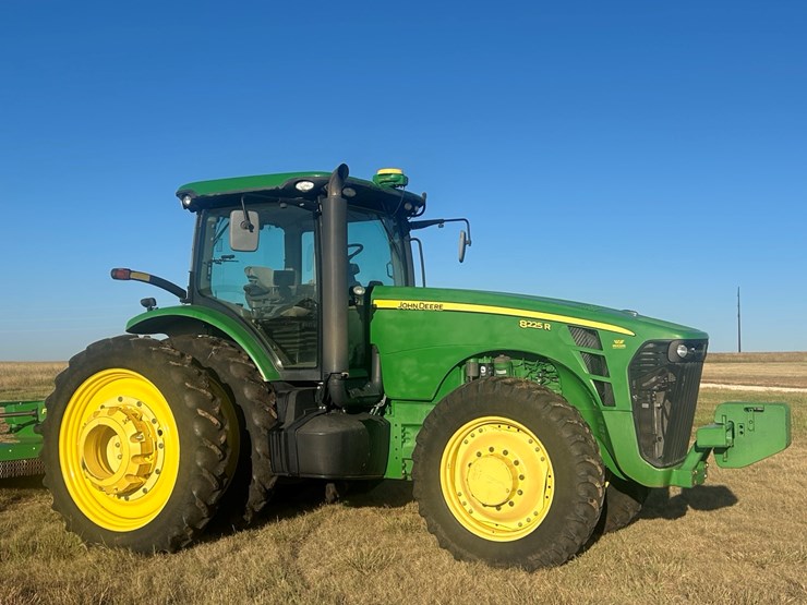 2010-john-deere-8225r-image-1