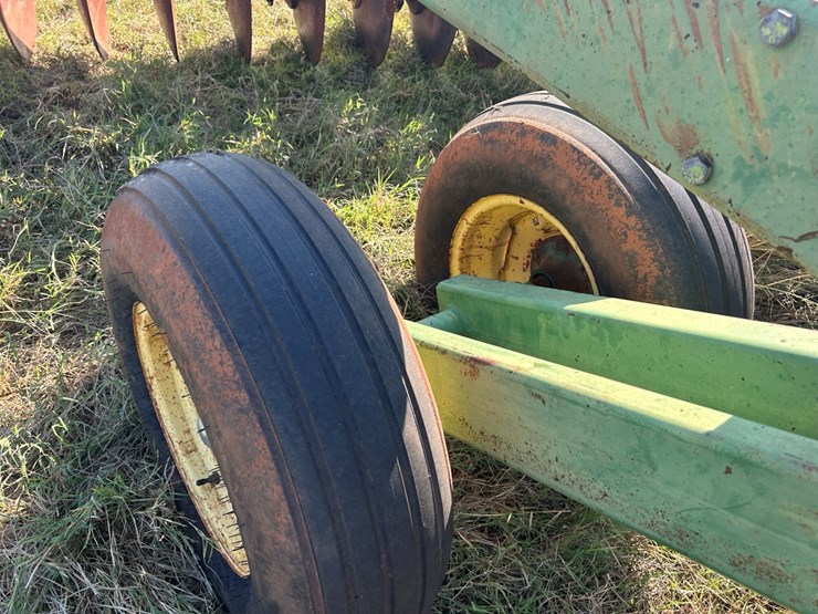 john-deere-340-image-6