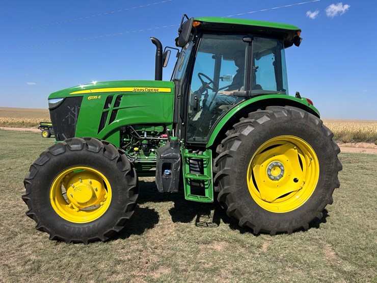 2024-john-deere-6135e-image-25
