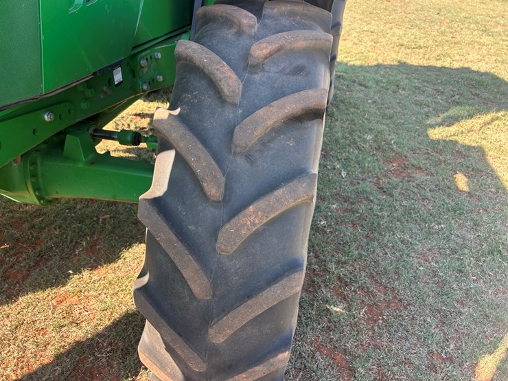 2014-john-deere-6140m-image-25