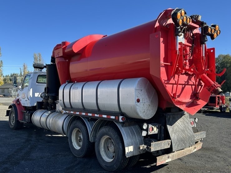 2004-sterling-9500-vactor-vacuum-truck-image-3