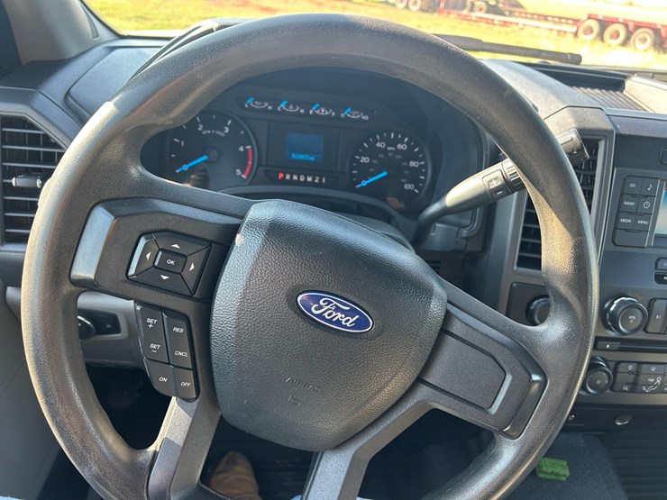 2017-ford-f550-image-25