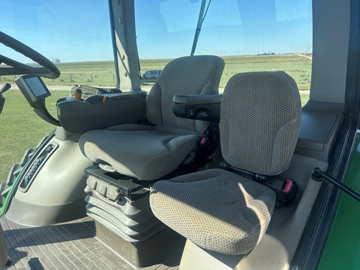 2012-john-deere-7215r-image-24