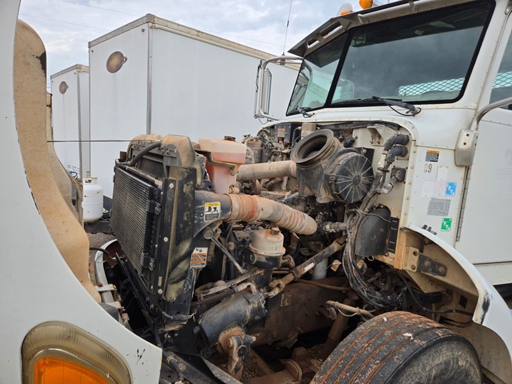 peterbilt-335-image-4