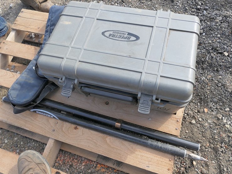 spectraprecision-ranger7-display,-rover-&-tripod-image-4