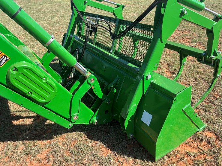 2014-john-deere-6140m-image-19