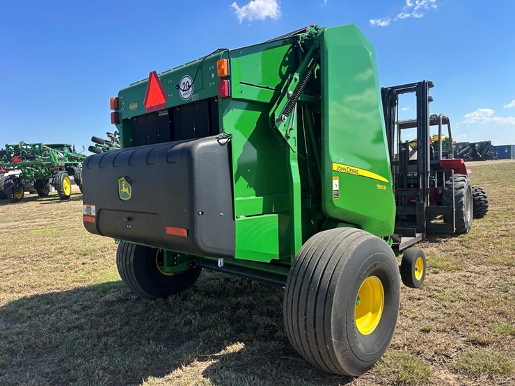 2022-john-deere-560r-image-3