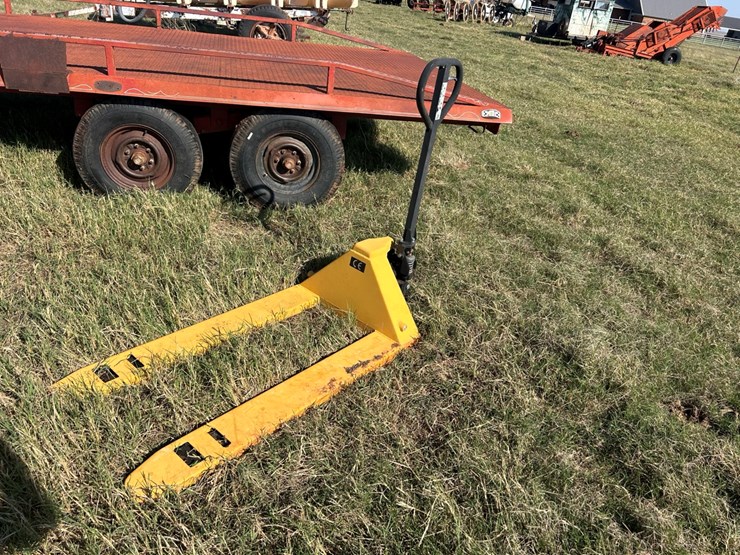 #90-•-pallet-jack-image-2