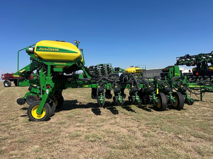 2021-john-deere-1775nt-image-2