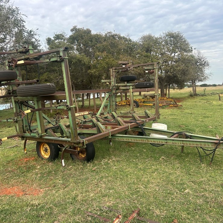 JOHN DEERE 1610