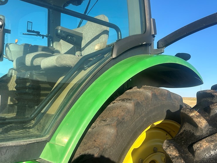 2010-john-deere-8225r-image-32