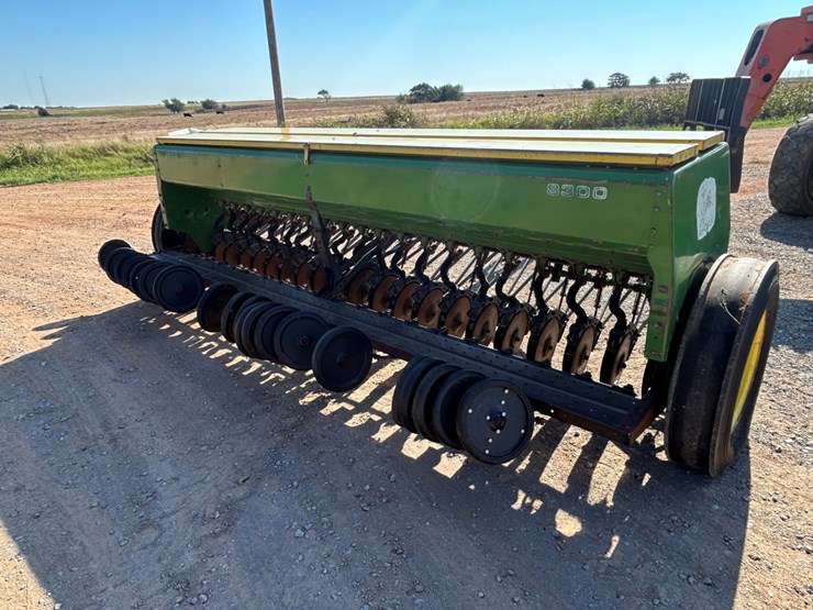 john-deere-8300-image-6