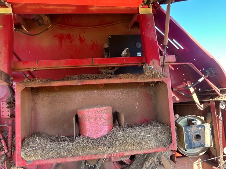 2009-new-holland-br7090-image-8
