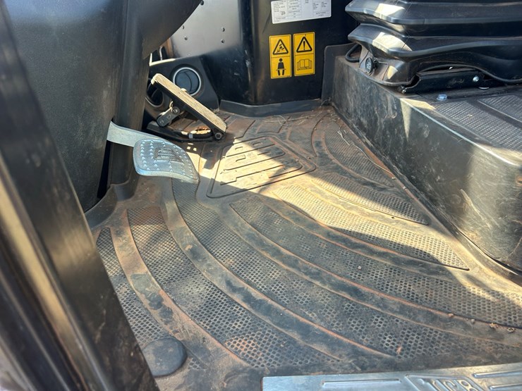 jcb-tm220-image-20