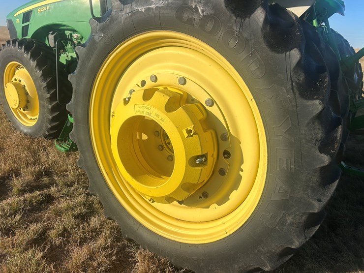 2010-john-deere-8225r-image-31