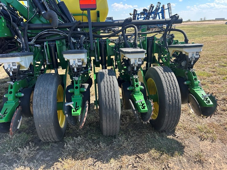 2020-john-deere-dr24-image-5