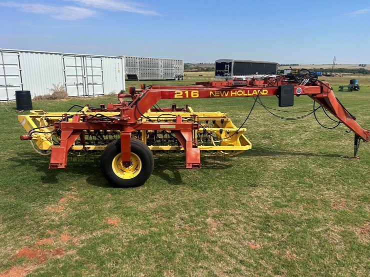 new-holland-216-image-2