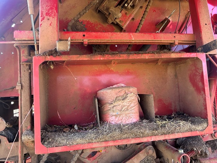 2009-new-holland-br7090-image-19
