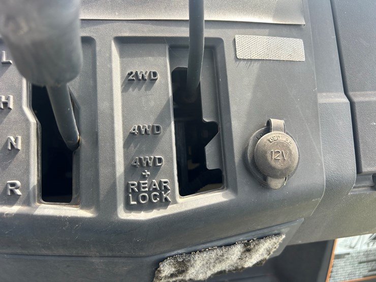 #18-•-2016-john-deere-xuv550s4-image-16