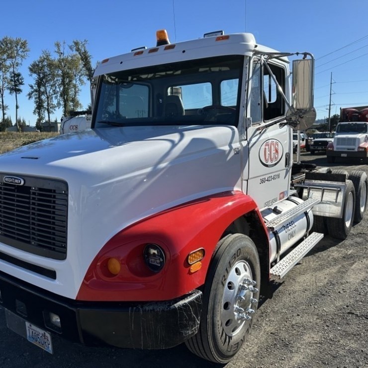 2000 FREIGHTLINER FL112
