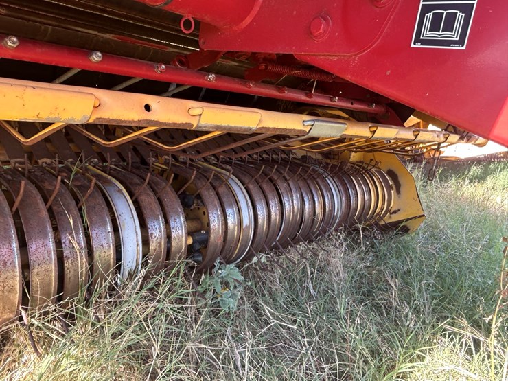 2009-new-holland-br7090-image-4