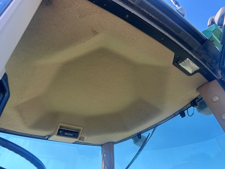 2005-john-deere-8420-image-23