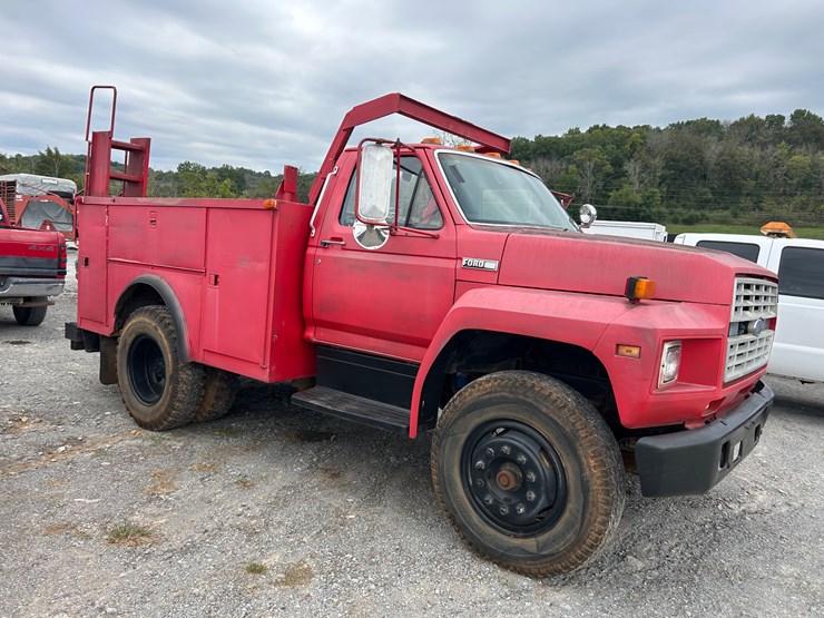 1983-ford-f700-image-1