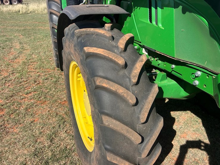 2014-john-deere-6140m-image-22