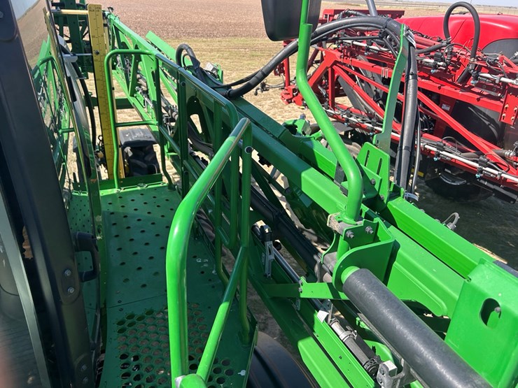 2021-john-deere-r4038-image-41