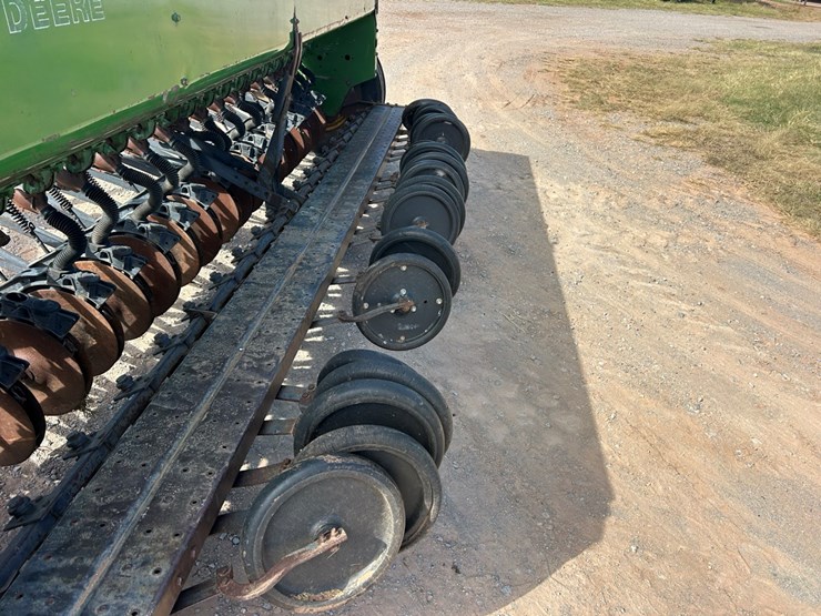 john-deere-8300-image-6