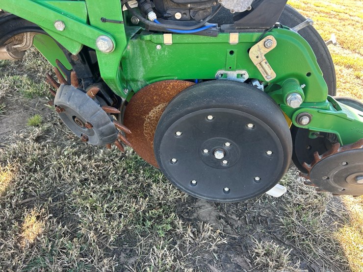 2020-john-deere-dr24-image-8
