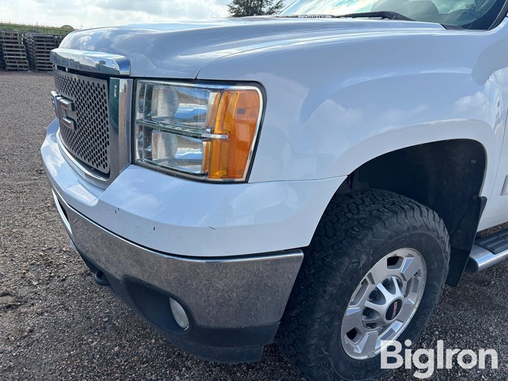 2011-gmc-sierra-2500-image-10