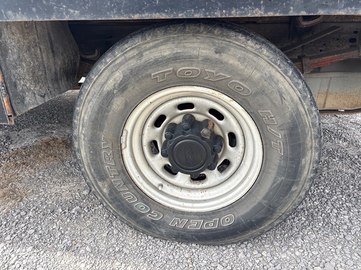 2004-ford-f350-xl-image-10