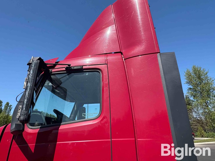 2017-volvo-vnm42t-truck-tractor-image-16