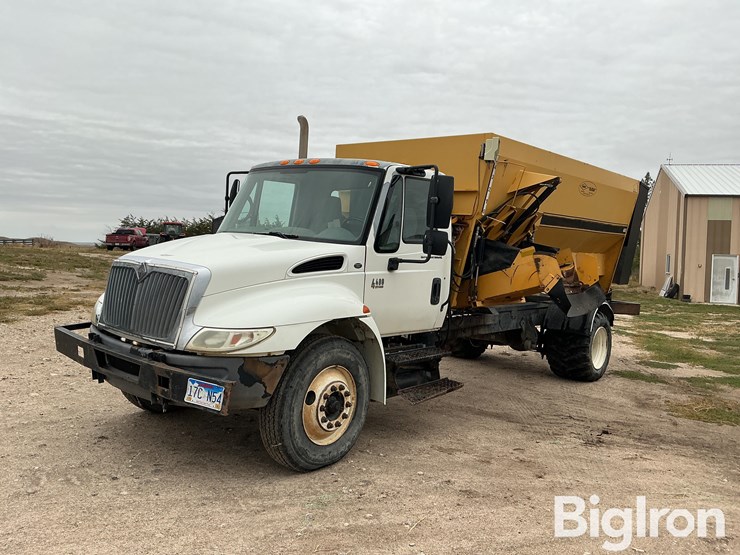 2002-international-durastar-4400-image-1
