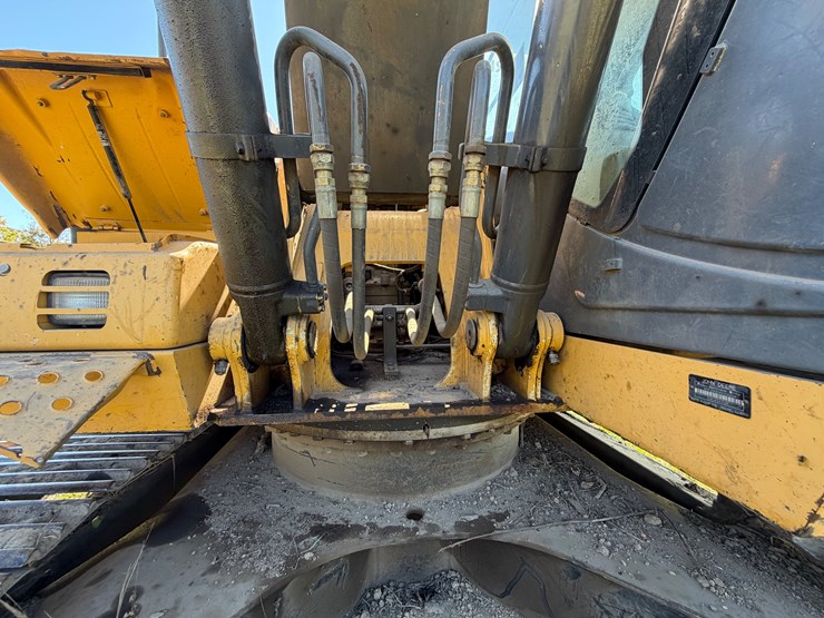deere-200-lc-image-15
