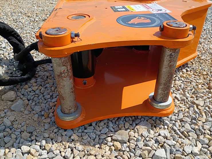 #l39-008-•-wolverine-hydraulic-clamp-excavator-attachment-(8t)-image-5