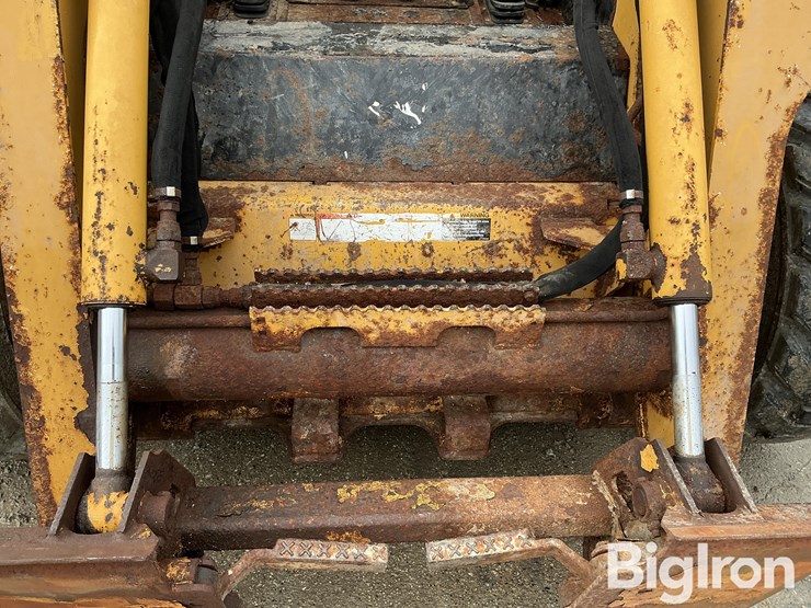 2009-john-deere-325-image-12