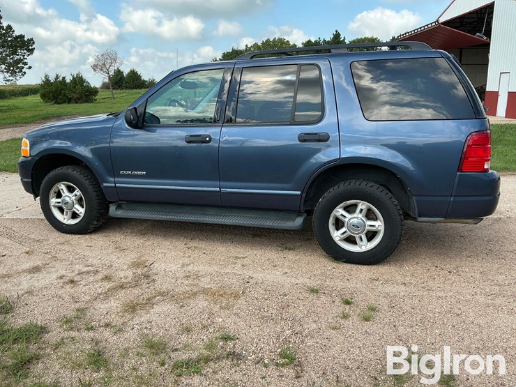 2004-ford-explorer-xlt-image-8