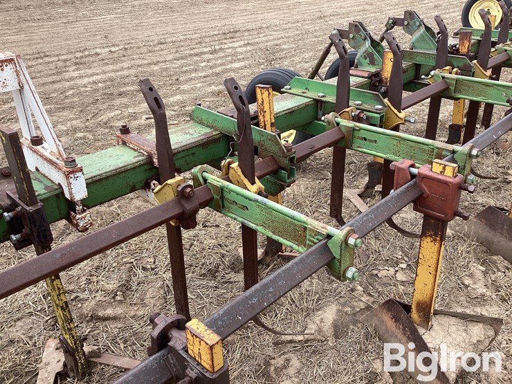 john-deere-28-image-17