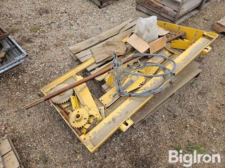 new-holland-tr75-image-3