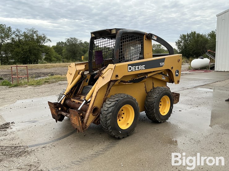2009-john-deere-325-image-1