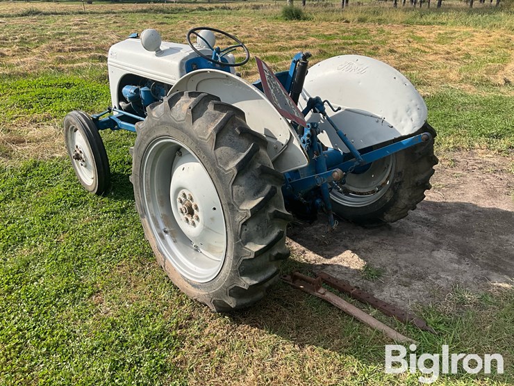 1951-ford-8n-image-7