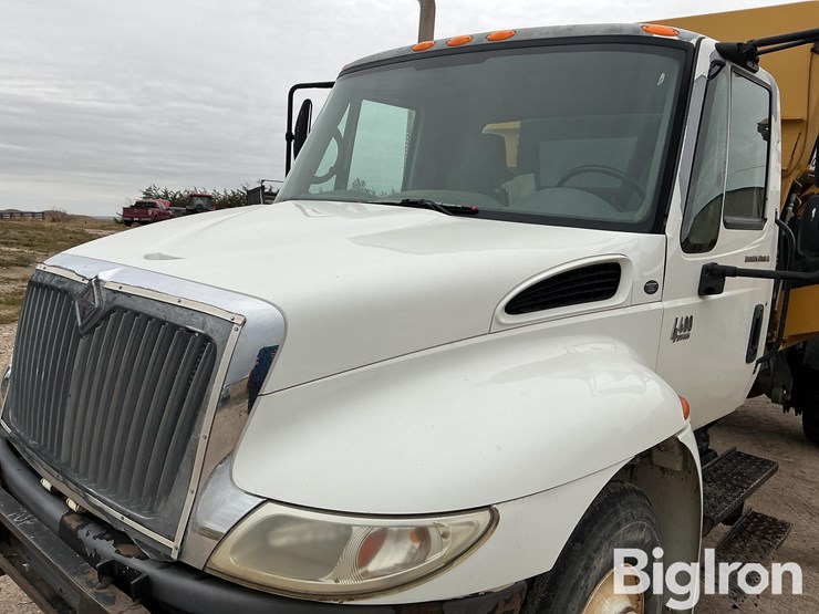 2002-international-durastar-4400-image-10