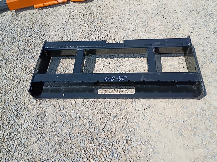 #l39-033-•-wolverine-pallet-fork-frame-skid-steer-attachment-image-3