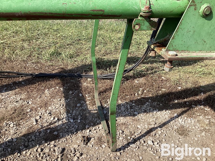 john-deere-158-image-18