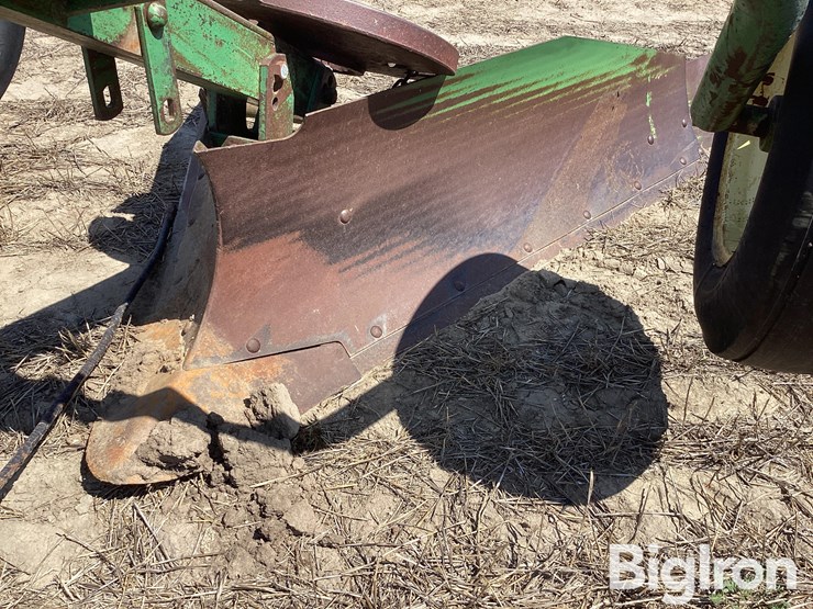john-deere-12-image-15